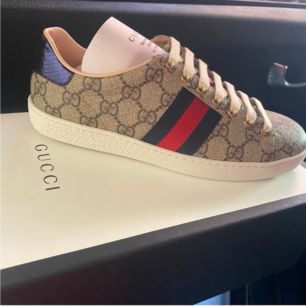 Gucci Supreme Women’s Shoes